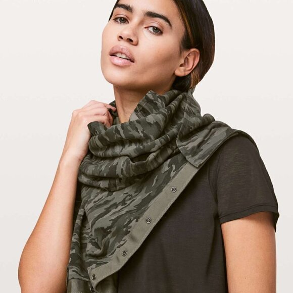 Lululemon Scarf Shawl Wrap Green Camouflage NWT - Picture 3 of 11